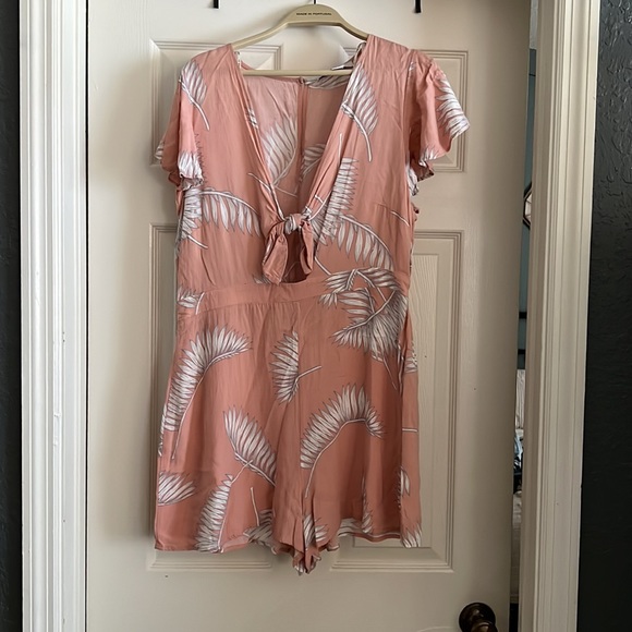 Romper - Picture 2 of 4